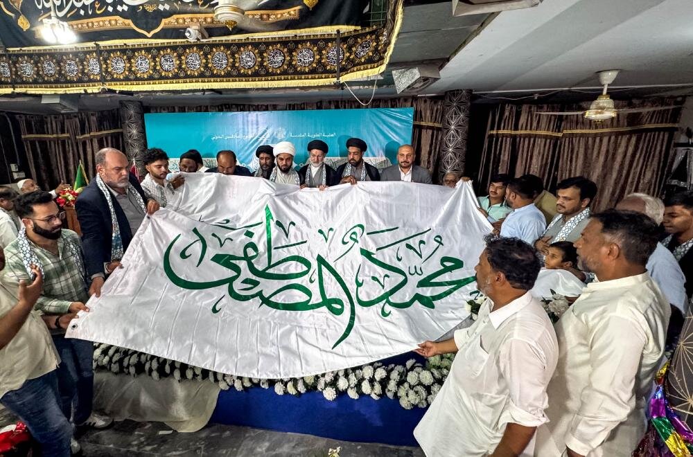 تقرير مصور/ شيعة مدينة "ساهيوال" الباكستانية يحتفلون بولادة النبي (ص) بحضور وفد العتبة العلوية