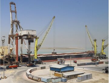 رغم التوترات العسكرية... التجارة البحرية في محافظة هرمزكان تواصلها نشاطها