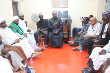 Maulana Sheikh H. Jalala - Sheikh Mkuu wa T.I.C Taifa,  Ampongeza Dkt. Sibtain kwa Huduma za Kijamii Jijini Mwanza +Picha