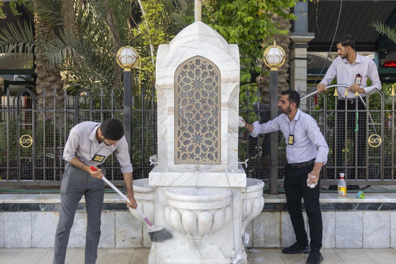Preparing Bayn Al-Haramain central courtyard and conducting pruning work on trees in its gardens (+Photos)