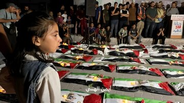 Funeral de 100 mártires palestinos, incluindo 70 crianças, é realizado em Gaza