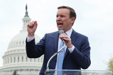 Senator Murphy Calls Trump “Dangerously Delusional” Over Iran War Remarks