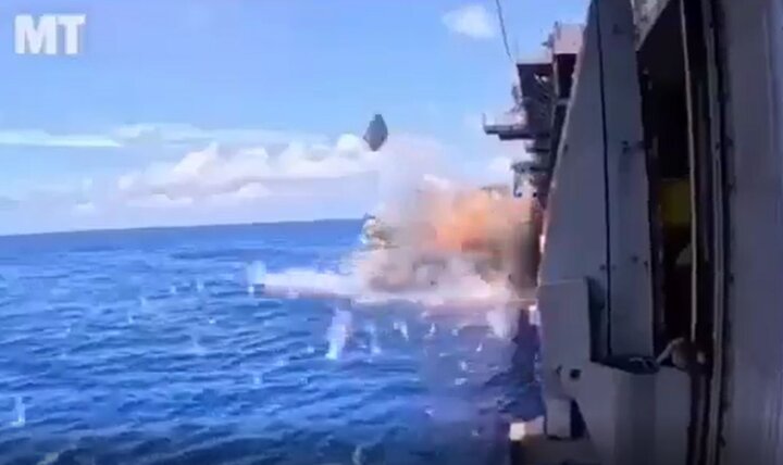 Watch US terrorist aircraft carrier USS America as it comes under Iranian missile attack