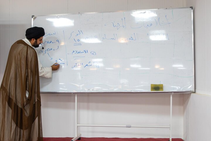 تقرير مصور/ إقامة دورة فقهية في العتبة العباسية المقدسة