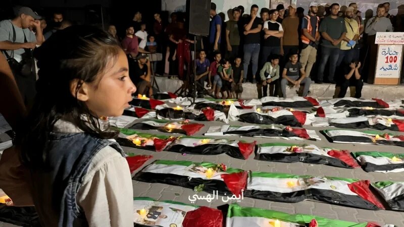Funeral de 100 mártires palestinos, incluindo 70 crianças, é realizado em Gaza
