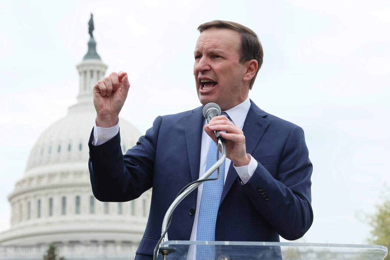 Senator Murphy Calls Trump “Dangerously Delusional” Over Iran War Remarks