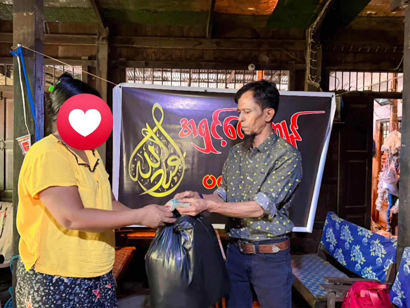 ဧရာဝတီတိုင်း လေးမျက်နှာ၊ အိုင်သပြုဒေသသို့ အလှူရှင်များက လှူဒါန်းမှုများ ပြုလုပ်။ ။ Photos