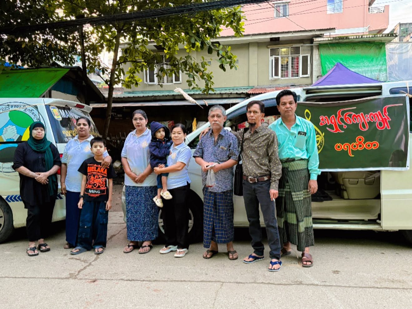 ဧရာဝတီတိုင်း လေးမျက်နှာ၊ အိုင်သပြုဒေသသို့ အလှူရှင်များက လှူဒါန်းမှုများ ပြုလုပ်။ ။ Photos