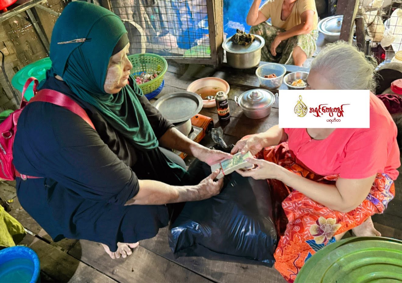 ဧရာဝတီတိုင်း လေးမျက်နှာ၊ အိုင်သပြုဒေသသို့ အလှူရှင်များက လှူဒါန်းမှုများ ပြုလုပ်။ ။ Photos
