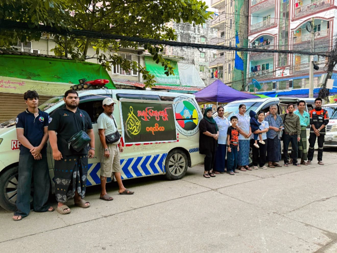 ဧရာဝတီတိုင်း လေးမျက်နှာ၊ အိုင်သပြုဒေသသို့ အလှူရှင်များက လှူဒါန်းမှုများ ပြုလုပ်။ ။ Photos