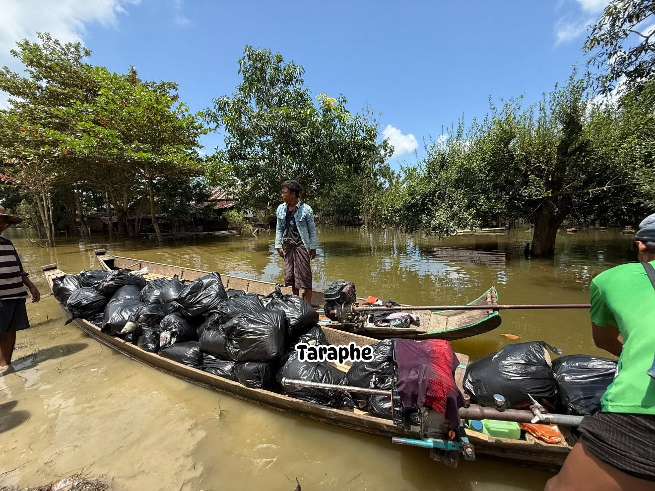 ဧရာဝတီတိုင်း လေးမျက်နှာ၊ အိုင်သပြုဒေသသို့ အလှူရှင်များက လှူဒါန်းမှုများ ပြုလုပ်။ ။ Photos