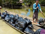 ဧရာဝတီတိုင်း လေးမျက်နှာ၊ အိုင်သပြုဒေသသို့ အလှူရှင်များက လှူဒါန်းမှုများ ပြုလုပ်။ ။ Photos