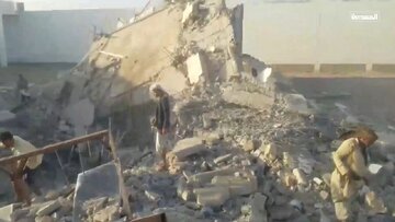 الجوف کی مرکزی جیل پر سعودی بمباری، یمن کا شدید احتجاج؛ 14 قیدی شہید یا زخمی