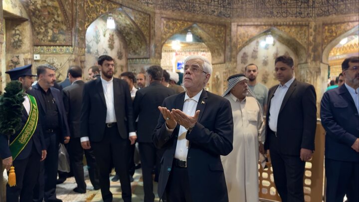 معاون اول رئیس‌جمهور به زیارت حرم بانوی کرامت مشرف شد
