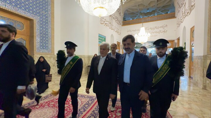 معاون اول رئیس‌جمهور به زیارت حرم بانوی کرامت مشرف شد