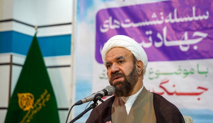 مقابل فرهنگ و ایدئولوژی مخرب و مفسد می‌ایستیم