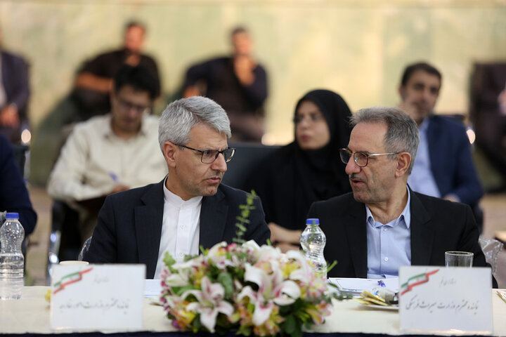 نشست «شورای ملی زیارت» با حضور معاون اول رئیس جمهور در حرم بانوی کرامت