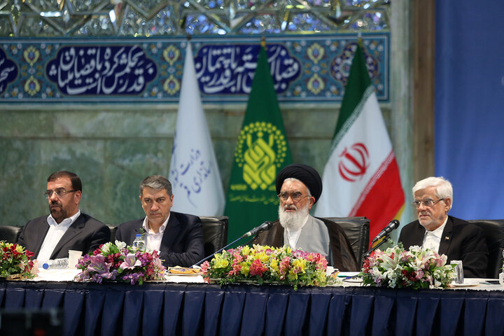 نشست «شورای ملی زیارت» با حضور معاون اول رئیس جمهور در حرم بانوی کرامت