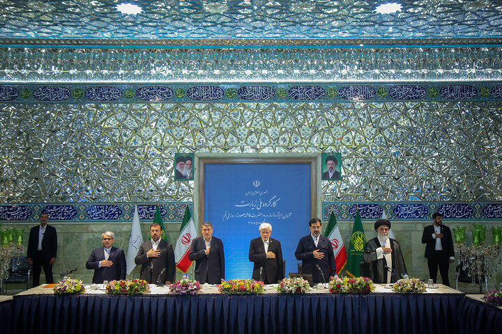 نشست «شورای ملی زیارت» با حضور معاون اول رئیس جمهور در حرم بانوی کرامت
