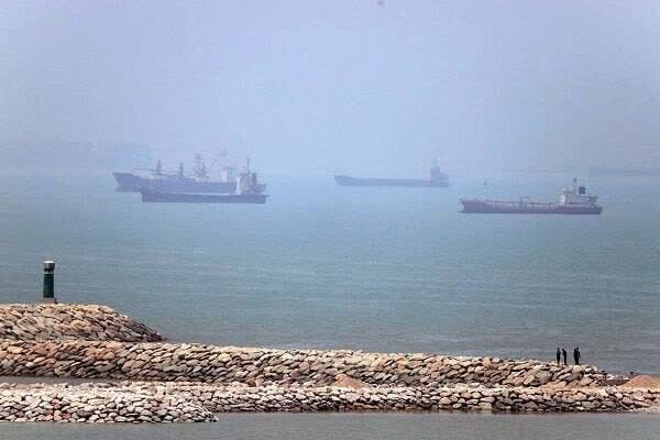 Pagbaba ng Vessel sa Hormuz Matapos ang Babala ng Iran