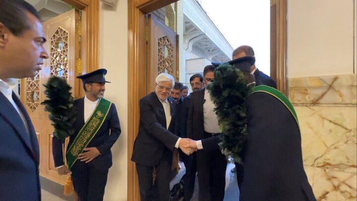 Photos: First Vice President visits Hazrat Masoumeh Holy Shrine