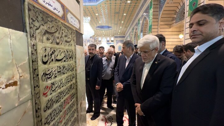 Photos: First Vice President visits Hazrat Masoumeh Holy Shrine
