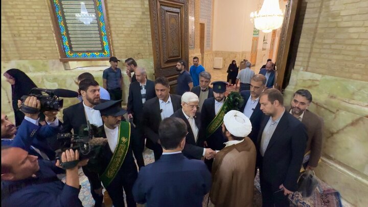 Photos: First Vice President visits Hazrat Masoumeh Holy Shrine