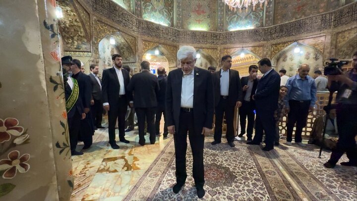 Photos: First Vice President visits Hazrat Masoumeh Holy Shrine