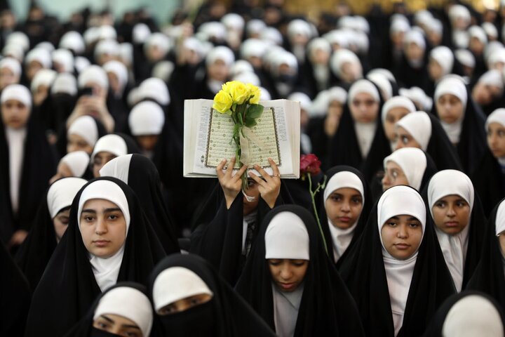 تقرير مصور/ العتبة الحسينية تختتم دورات قرآنية صيفية للبنات في حرم الإمام الحسين(ع)