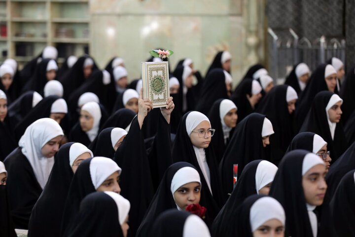 تقرير مصور/ العتبة الحسينية تختتم دورات قرآنية صيفية للبنات في حرم الإمام الحسين(ع)