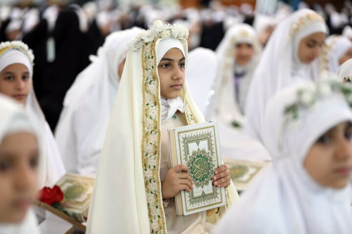 تقرير مصور/ العتبة الحسينية تختتم دورات قرآنية صيفية للبنات في حرم الإمام الحسين(ع)