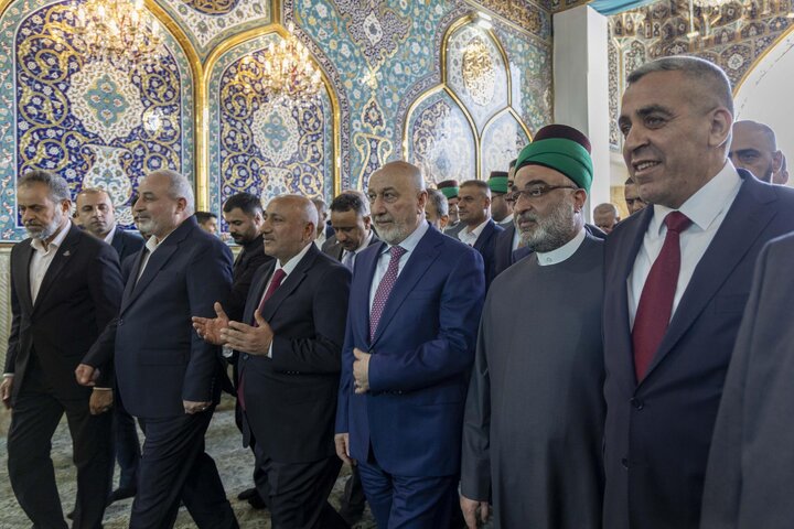 تقرير مصور/ رئيس الجمهورية العراقية يتشرف بزيارة مرقد أبي الفضل العباس (عليه السلام)