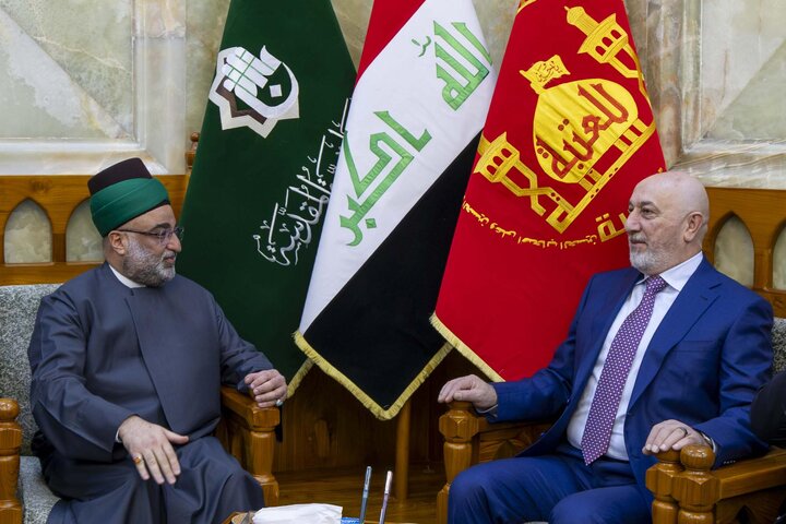 تقرير مصور/ رئيس الجمهورية العراقية يتشرف بزيارة مرقد أبي الفضل العباس (عليه السلام)