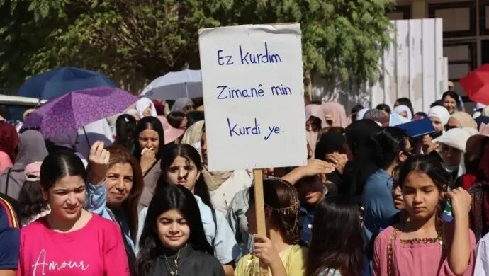 Protestoyên li dijî sînorkirina perwerdehiya bi zimanê Kurdî li Kurdistana Sûriyê berdewam dikin