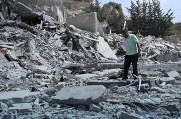 İsrail Ordusu Güney Lübnan’da Evleri Uzaktan Havaya Uçuruyor