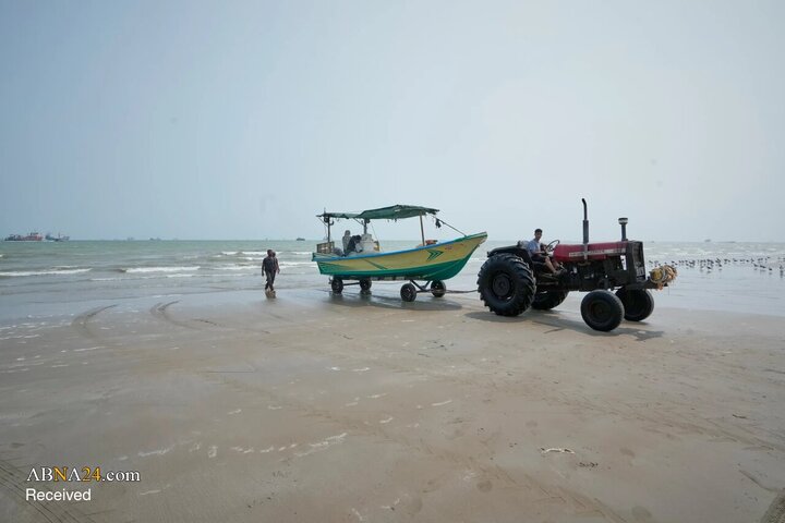 ဟော်မုဇ်ရေလက်ကြား ကမ်းခြေတွင် ဘဝ/တင်းမာမှုများကြားမှ ငြိမ်းချမ်းမှု။ ။ Photos