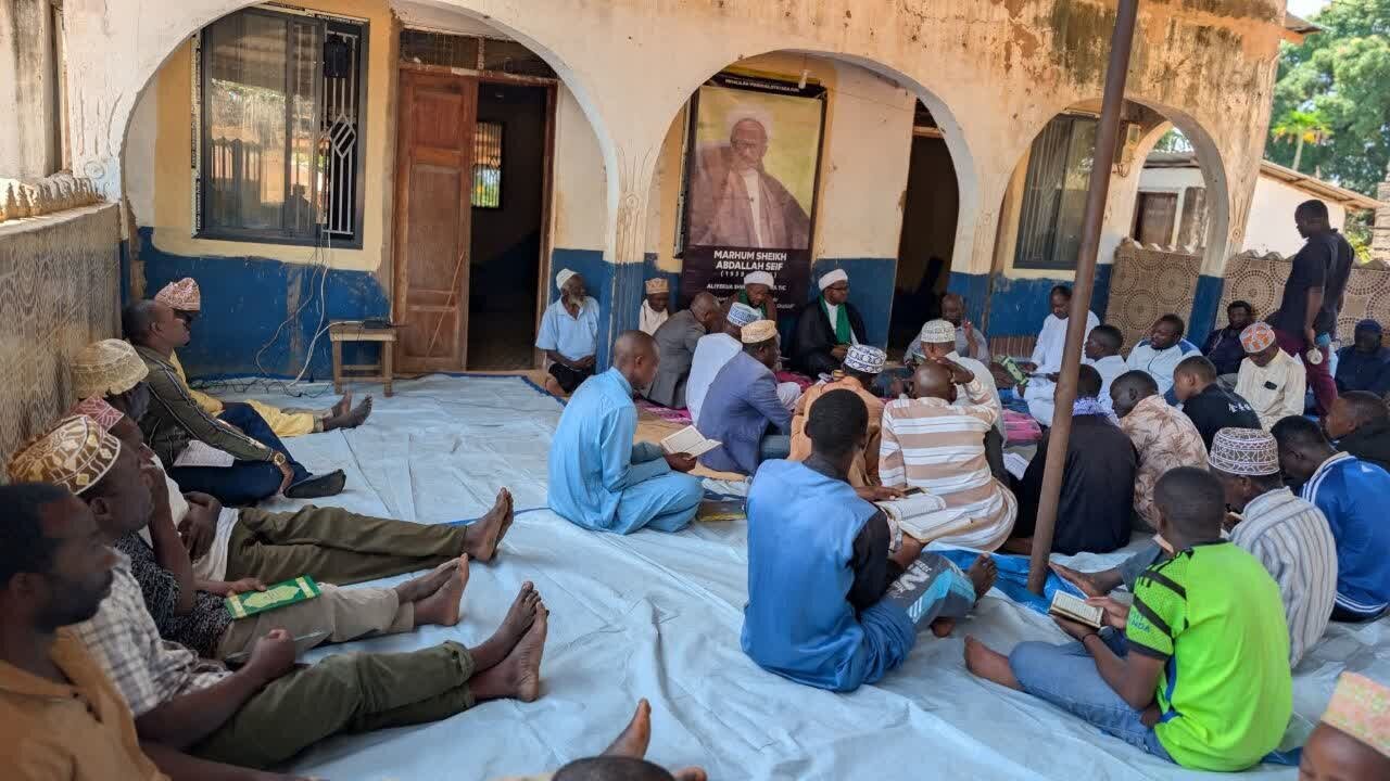 برگزاری مراسم ختم و بزرگداشت نخستین شیخ اعظم شیعیان تانزانیا