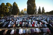Tens of thousands of Palestinians perform Friday prayer at Aqsa amid Israeli restrictions