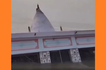 Tarixi Məscidləri viran edən hinduların 150 illik Şiva məbədi Ganq çayında yox oldu — tarixi bina saniyələr içində çökdü! \ VİDEO