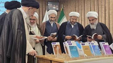 عکس | رونمایی از ۱۹ اثر پژوهشی پژوهشگاه مطالعات فقه معاصر