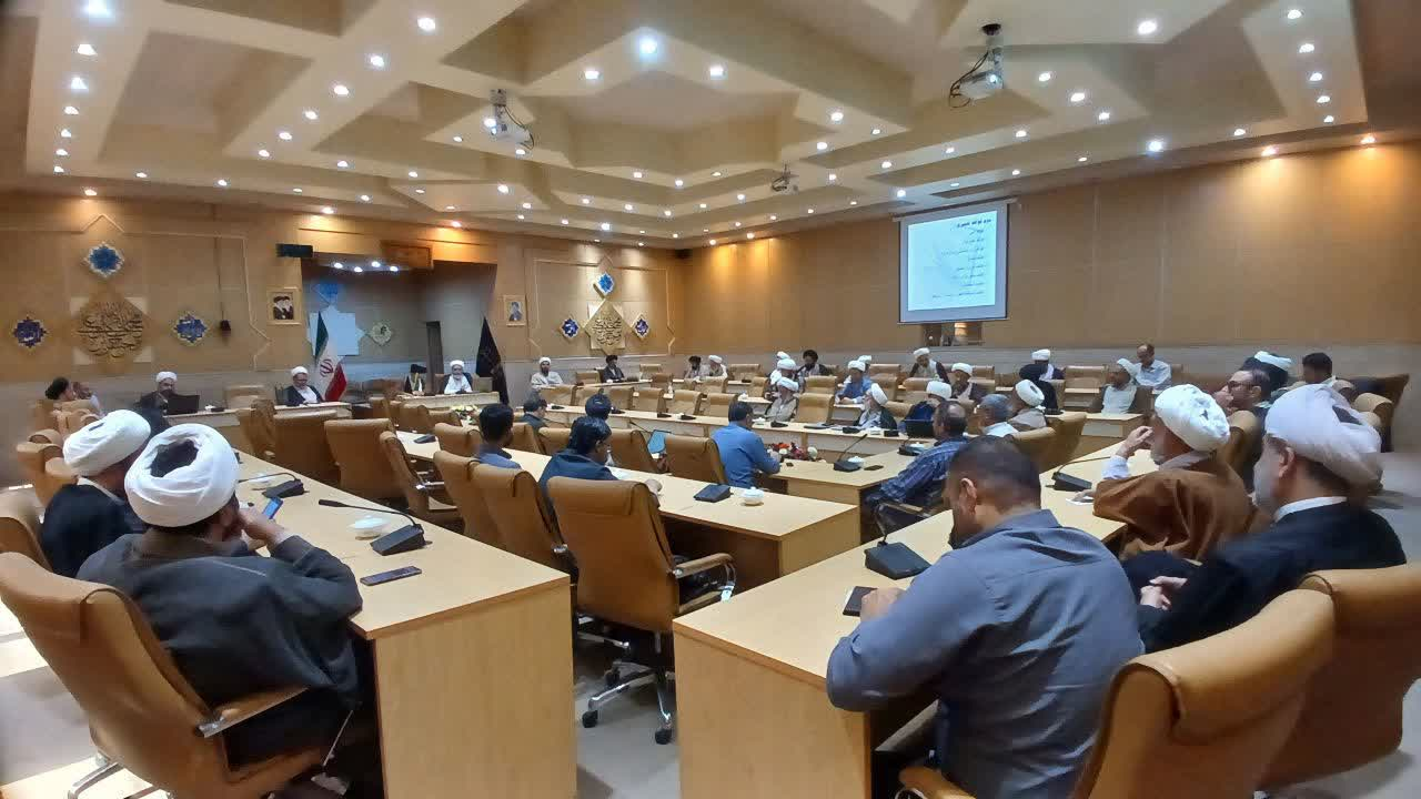 بررسی نظریه تفسیری امام شهید خامنهای در کرسی علمی ـ ترویجی مجتمع آموزش عالی قرآن و حدیث