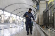 Bayn Al-Haramayn Department implements a service campaign to clean central courtyard (+Photos)