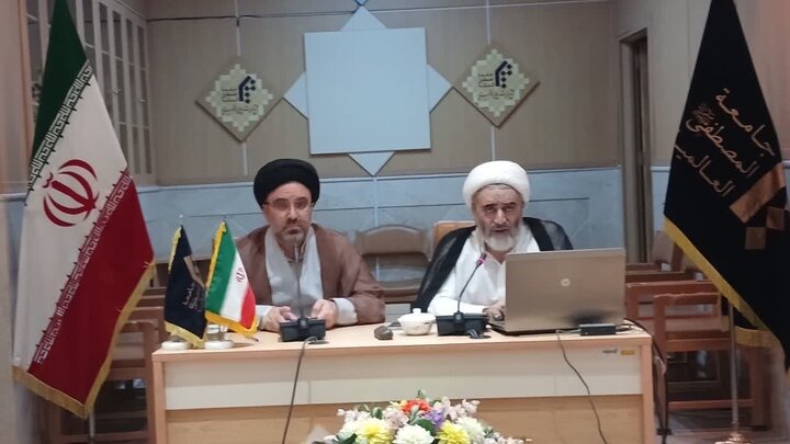 بررسی نظریه تفسیری رهبر شهید در کرسی علمی ـ ترویجی مجتمع آموزش عالی قرآن و حدیث