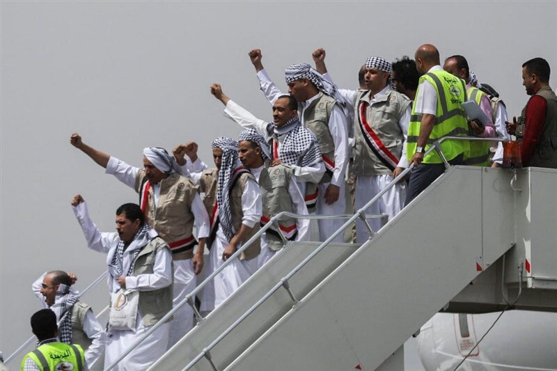 الإفراج عن 210 أسرى يمنيين من سجون مرتزقة التحالف وعودتهم إلى صنعاء