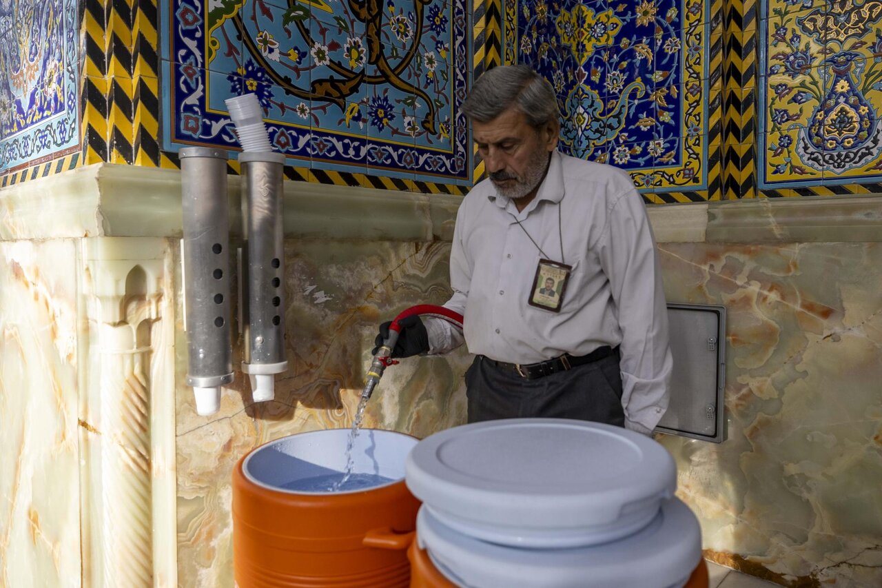 Al-Abbas Holy Shrine Provides Chilled Drinking Water Around Clock for Visitors