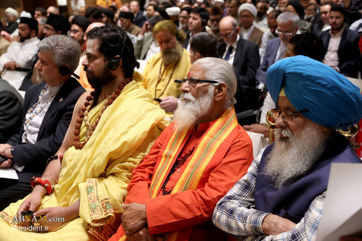 Photos: Iran's President meets with religious leaders, elites in New Delhi