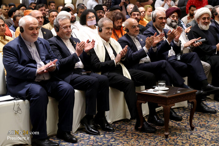 Photos: Iran's President meets with religious leaders, elites in New Delhi