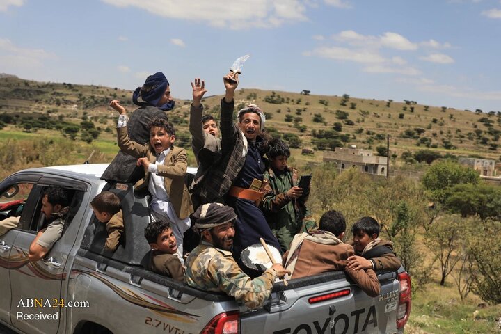 Photos: Yemeni people support Houthis in Sana'a