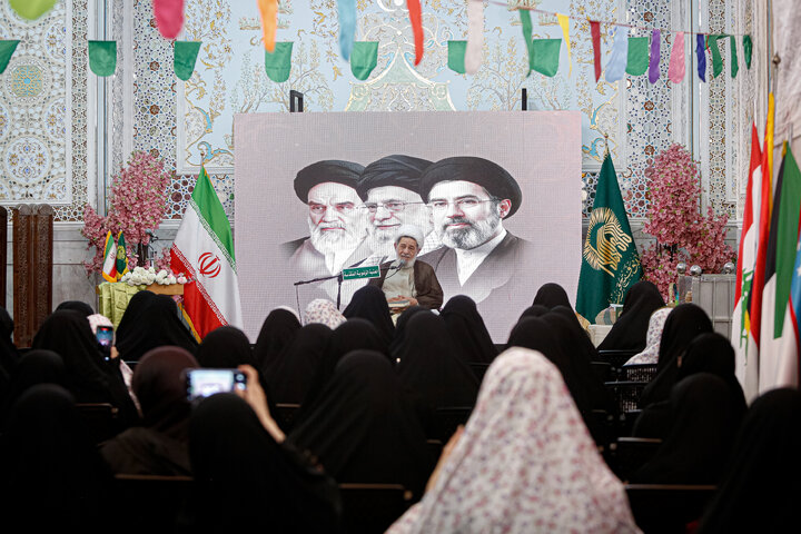 Photos: Iraqi students visit Imam Reza Holy Shrine