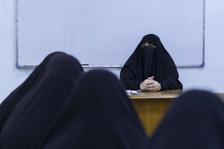 تقرير مصور/ إقامة النسخة الثانية من دورة (تراث الطف) للنساء في كربلاء